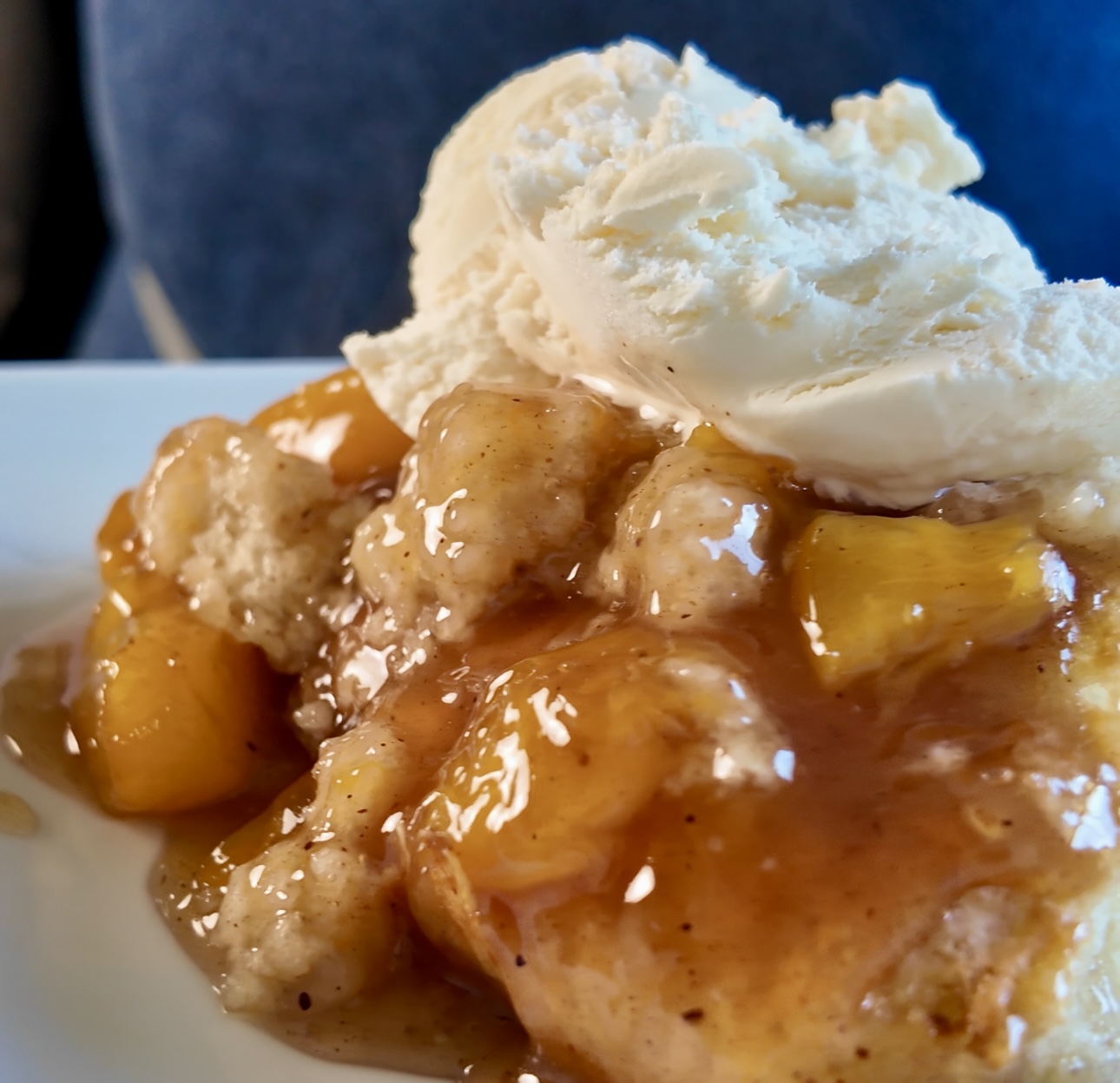 Peach cobbler with vanilla ice cream
